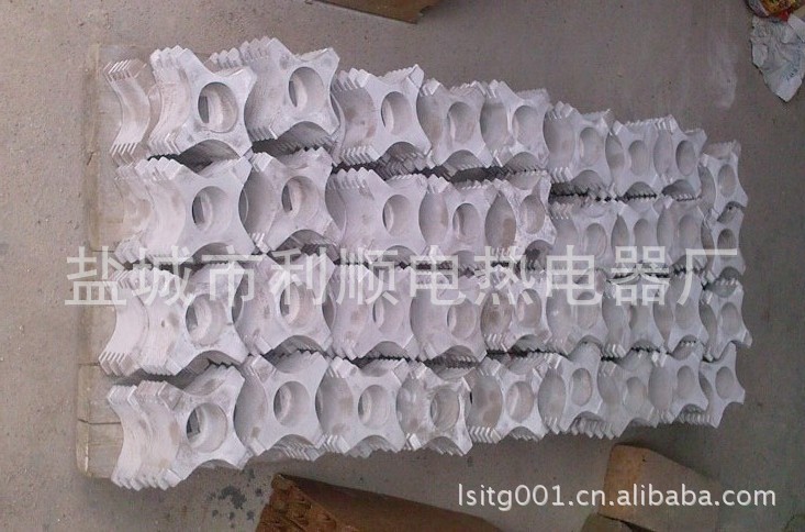 东经100.82度）发生4.6级地震