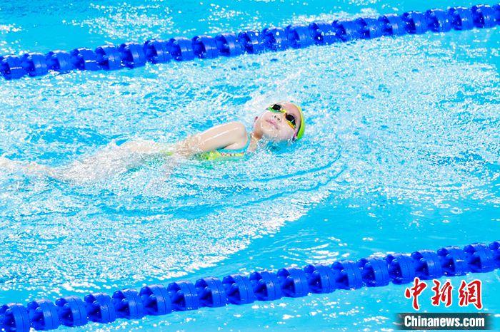 国家奥体杯青少年游泳冠军赛开赛 参赛规模约