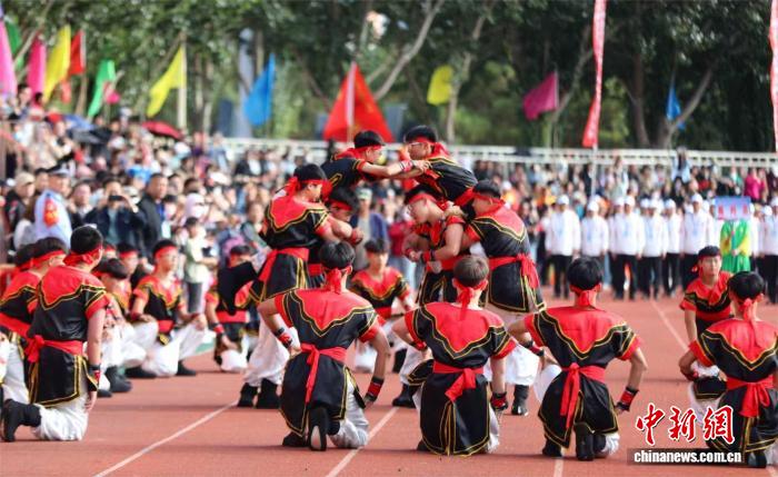 民族+体育融合在梅里斯达斡尔族区运动会上绽放