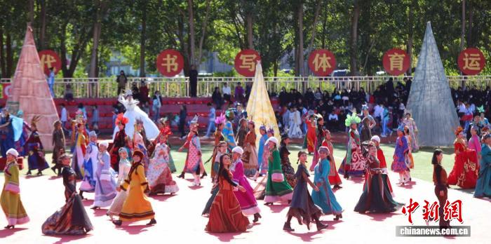 民族+体育融合在梅里斯达斡尔族区运动会上绽放