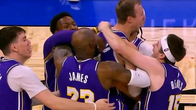 肯纳德0.6秒三分绝杀魔术 湖人终结四连败豪取九