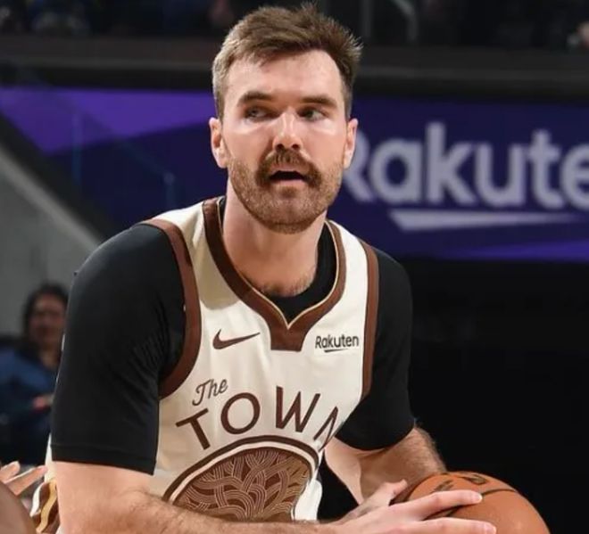 勇士第二节失势难翻盘 库里巴锡联手力挽狂澜