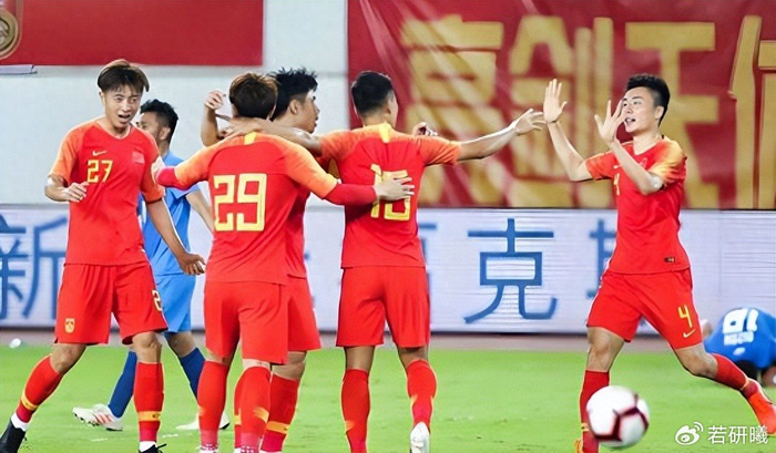 张玉宁与杨立瑜搭档成国安进攻核心