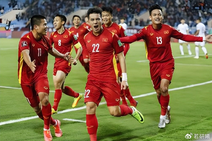 张玉宁与杨立瑜搭档成国安进攻核心